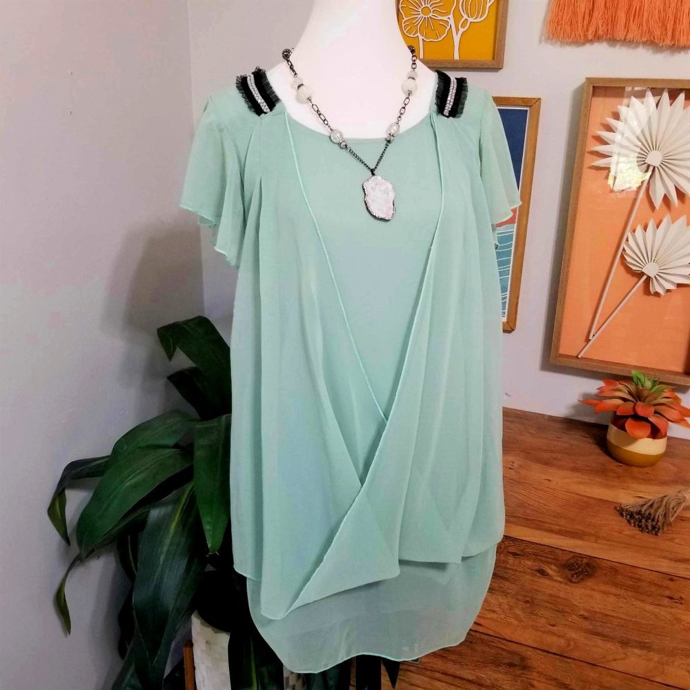 Top, Blouse. Mint Green. JK2 Brand. Size Small.